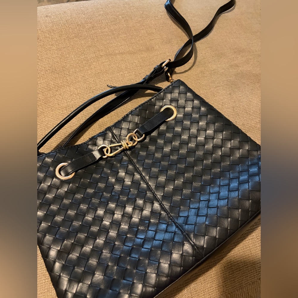Women’s time and tru hazel black satchel
